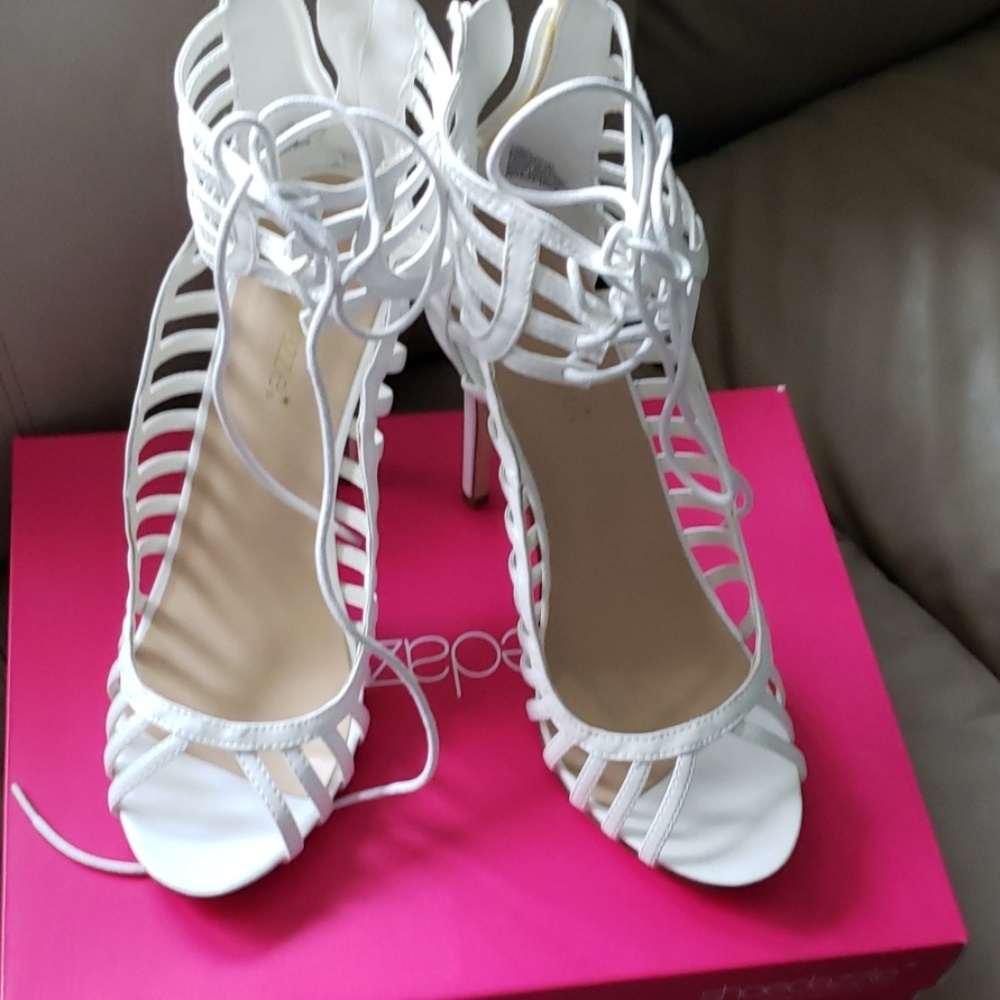 White High Heel - Picture 3 of 4